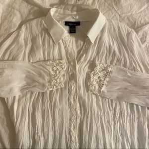 White button down, long sleeve shirt🤍